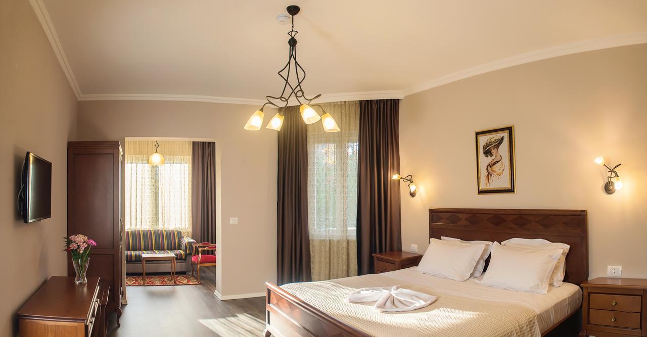 Hotel Vila Bregu Тирана Екстер'єр фото